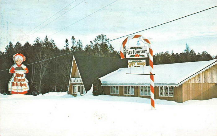 Mrs. Klaus Kitchen & Gift Shop - Old Postcard